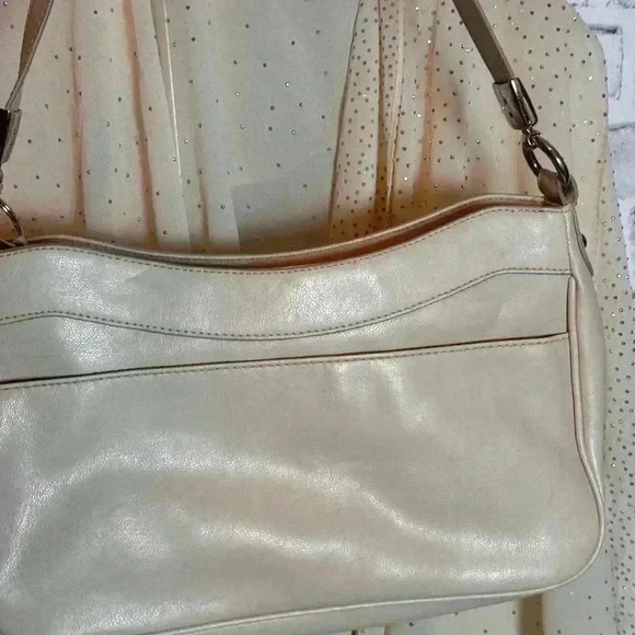 Liz Claiborne Cream Leather Hobo Style Purse, Clean, Excellent Condition - Picture 6 of 13